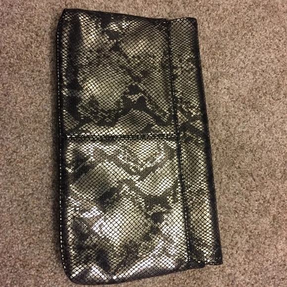 New Guess Purse - Picture 6 of 12